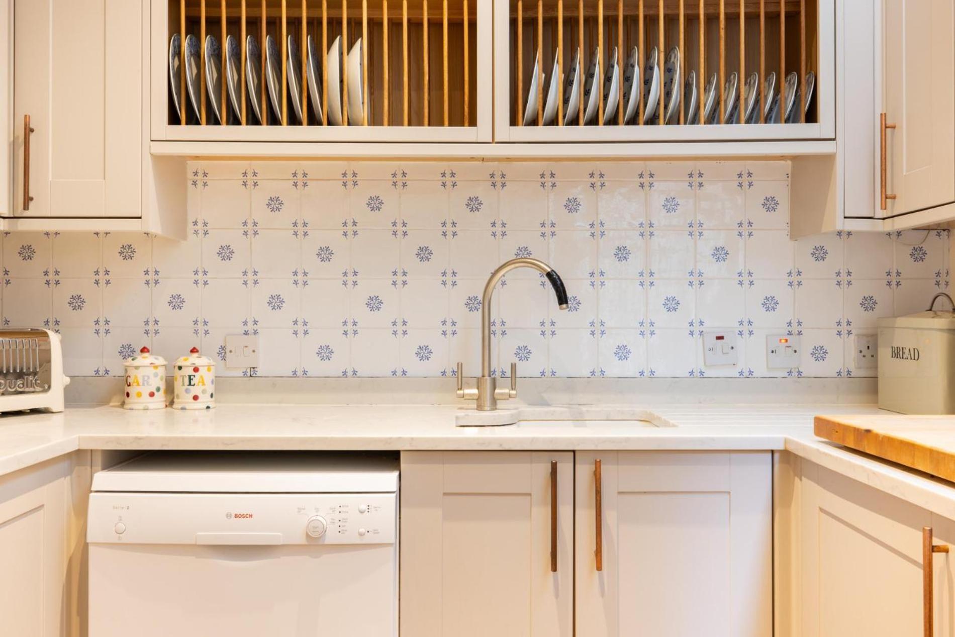 Traditional Treasure - 3 Bedroom By Hyde Park * Londres